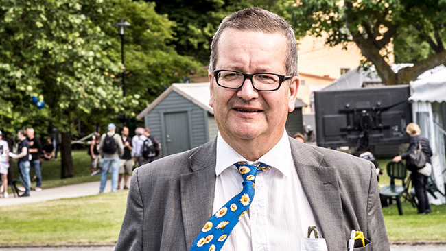 Journalister provoceras när populasen bjuds in i mediernas finrum