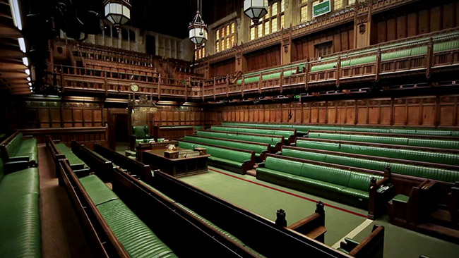 Politiker anklagas – såg på porr i parlamentet bredvid kvinnlig minister