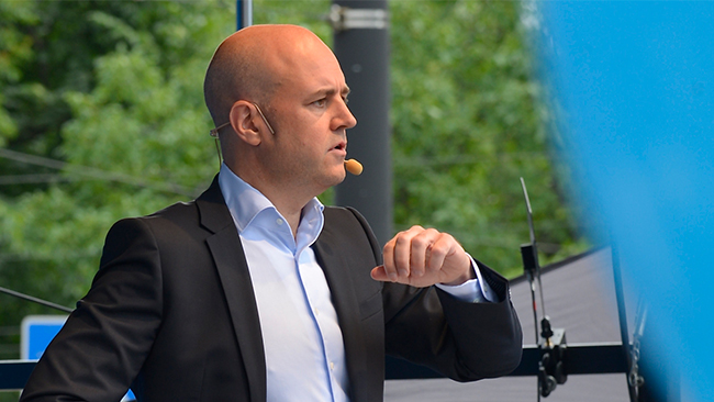 Trots kritiken – Reinfeldt väljs till ny fotbollsordförande