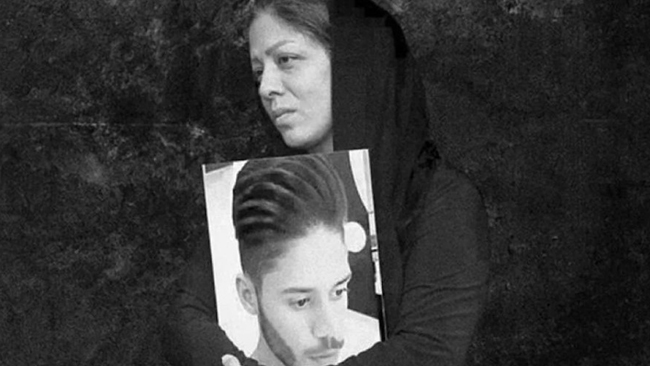 Protesterade mot sonens död – döms till 100 piskrapp