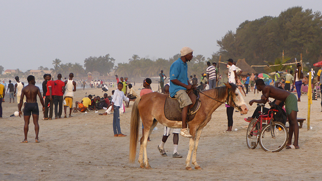 Nej till kåta tanter – nu vill Gambia stoppa sexturismen