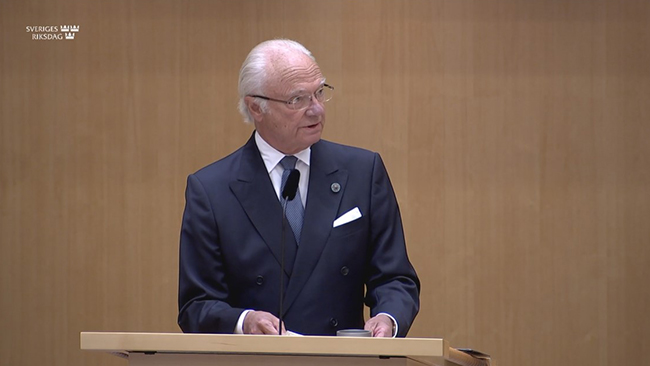 Kungen uppmanar riksdagen till hänsyn och respekt
