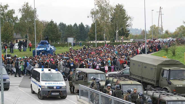 Syrisk migrantkaravan satsar på att ta sig in i EU – 100 000 deltagare enligt arrangörerna