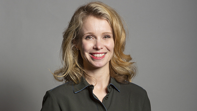 Lämnade bajs utanför politikers kontor – jagas av polisen