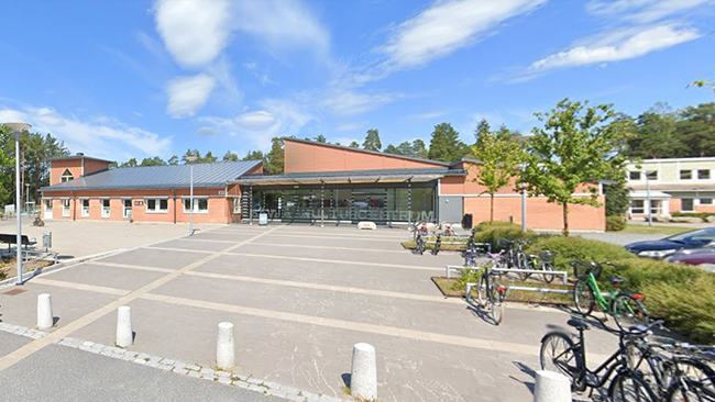 Rasistanklagad familj förföljs av gäng – får inte byta lägenhet