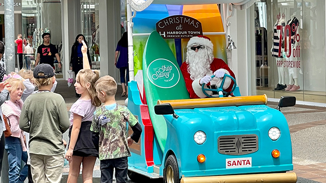 Polis pepparsprejade jultomte