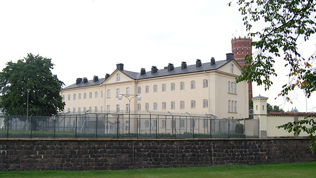 Fångar släpps från fängelser på grund av platsbrist