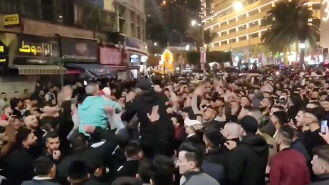 Vilt firande i palestinska städer efter massaker vid synagoga