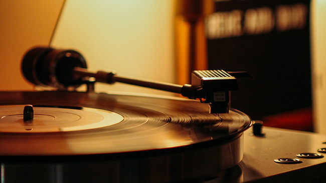 Hälften av de som köper vinylskivor i USA saknar vinylspelare
