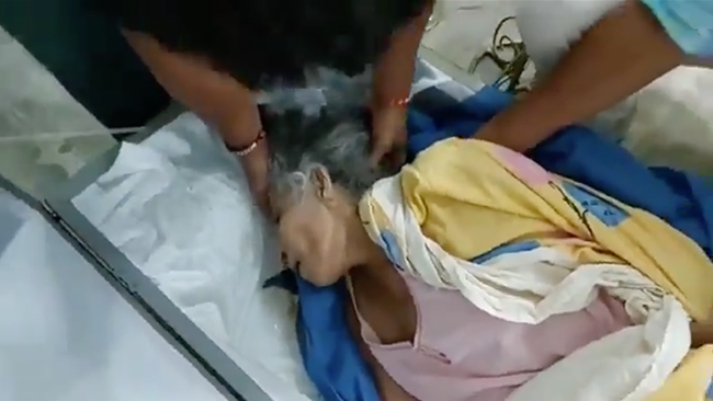 ”Död” kvinna vaknar upp i kistan – mitt under vakan