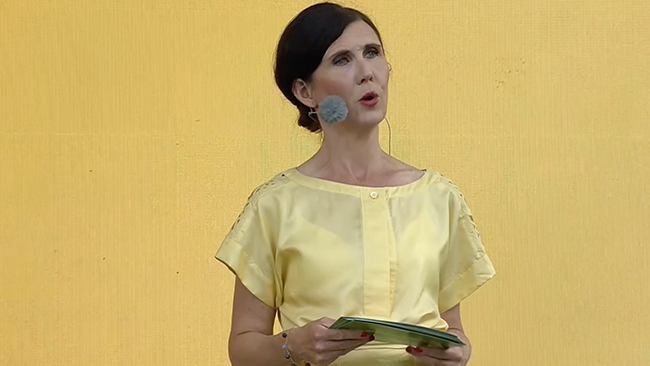 Stenevis uppmaning till publiken: ”Ni kan klappa här”