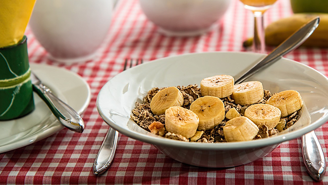 S/M-styre gör upp med V – skattesponsrad frukost till skolban