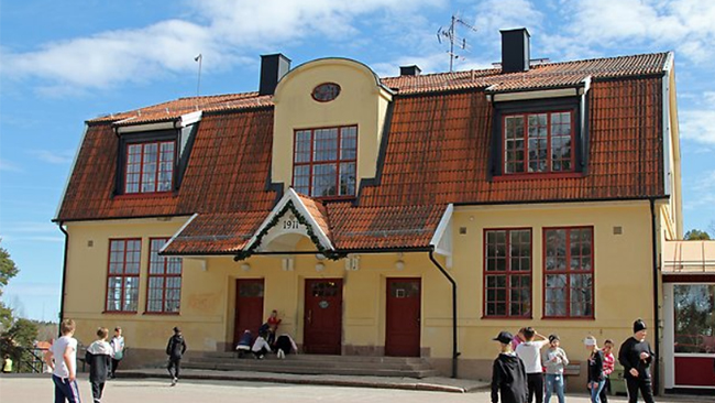 Beslutade om tvångsintegrering – rasar mot hot och hat