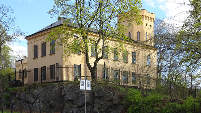 Uppgift: Handgranat vid Israels ambassad