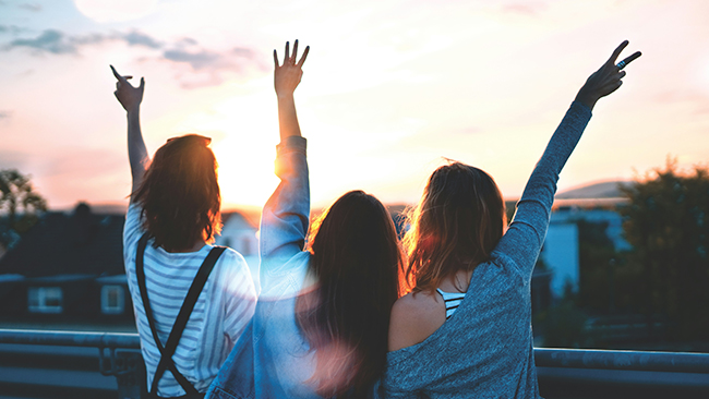 Färre unga kallar sig antirasister: ”Blivit töntigt att vara PK”